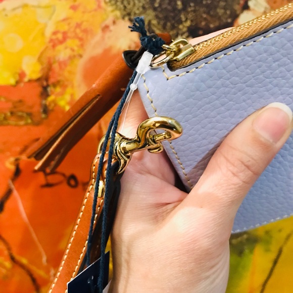 💰✅SOLD👍🏻Dooney&Bourke TATUM Leather Wristlet - Picture 6 of 8